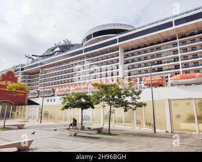 Rio de Janeiro, Rio de Janeiro, Brésil.4 décembre 2021.(INT) début de la saison de croisière à Rio de Janeiro.4 décembre 2021, Rio de Janeiro, Brésil : le premier navire arrive à l'embarcadère Maua, dans le centre de Rio de Janeiro, à partir de la saison de croisière dans la ville, le samedi (4).Au total, il y aura 57 postes à quai de 22 navires, dix-huit navires internationaux et quatre navires nationaux d'ici la fin de la saison, en mai 2022.(Credit image: © Erica Martin/TheNEWS2 via ZUMA Press Wire) Banque D'Images