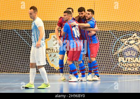 Pilsen, République tchèque.04e décembre 2021.Les joueurs de football Futsal du FC Barcelone célèbrent lors du match de l'UEFA Futsal Champions League Elite du groupe C SK Plzen vs. FC Barcelona ont joué à Pilsen, République Tchèque, le 4 décembre 2021.Crédit: Miroslav Chaloupka/CTK photo/Alamy Live News Banque D'Images