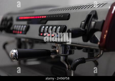 Gros plan sur une machine à café professionnelle. Banque D'Images