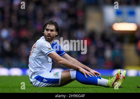 Ben Brereton-Diaz #22 de Blackburn Rovers est assis sur le terrain Banque D'Images