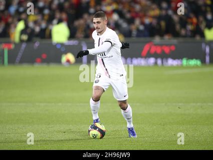 Marco Verratti de PSG lors du championnat français Ligue 1 match de football entre RC Lens et Paris Saint-Germain le 4 décembre 2021 au stade Bolaert-Delelis de Lens, France - photo: Jean Catuffe/DPPI/LiveMedia Banque D'Images