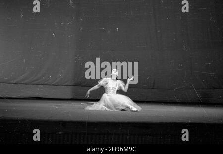 Varsovie, 1947-08-30.Wystêpy tancerzy radzieckich W Teatrze Wielkim. bb/mgs PAPVarsovie, le 30 août 1947.Représentation de danseurs soviétiques au Grand Théâtre. bb/mgs PAP Banque D'Images