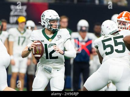 Arlington, Texas, États-Unis.4 décembre 2021. Lors de la 2e partie du match de football NCAA entre les Baylor Bears et les Oklahoma State Cowboys au AT&T Stadium d'Arlington, Texas.Matthew Lynch/CSM/Alamy Live News Banque D'Images