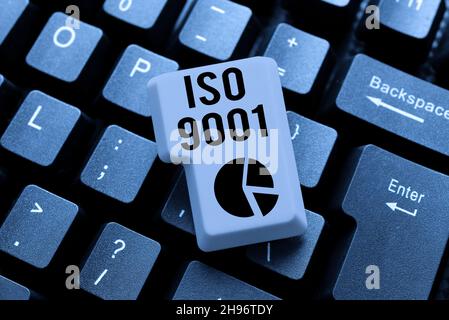 Légende conceptuelle ISO 9001.Concept signification conçu aider les organisations à s'assurer de répondre aux besoins des clients Fixin G Coding String Arrangement Banque D'Images