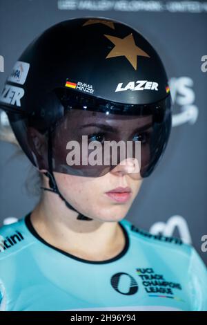 LONDRES, ANGLETERRE - DÉCEMBRE 04 : Emma Hinze, de l'Allemagne, regarde le Vélodrome de Lee Valley le 4 décembre 2021 à Londres, Angleterre.(Photo de Sebastian Frej) crédit: Sebo47/Alamy Live News Banque D'Images