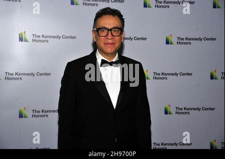 Fred Armisen arrive pour la cérémonie de remise des médailles en l'honneur des récipiendaires de la 44e cérémonie annuelle de remise des prix du Kennedy Centre à la Bibliothèque du Congrès à Washington, D.C., le samedi 4 décembre 2021.Les 2021 lauréats sont: La basse-baryton d'opéra Justino Diaz, fondateur de Motown, auteur-compositeur, producteur et réalisateur Berry Gordy, âSaturday Night Liveâ créateur Lorne Michaels, légendaire icône de scène et d'écran Bette Munder, et chanteur-compositeur Joni Mitchell.Credit: Ron Sachs / Pool via CNP Banque D'Images