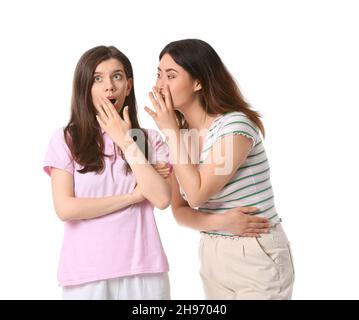 Jeunes femmes persiflage sur fond blanc Banque D'Images