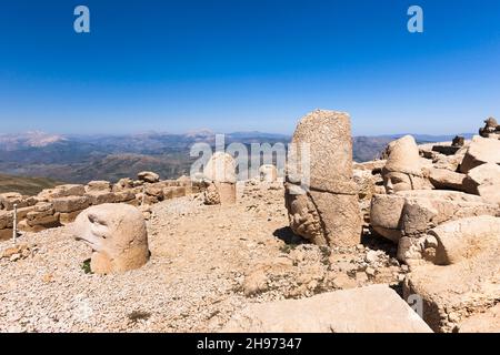 Mont Nemrut, Nemrut Dagi, statues-chefs de dieux sur la terrasse ouest, mausolée du Royaume de Commagène, Kahta, province d'Adıyaman, Turquie, Asie Banque D'Images