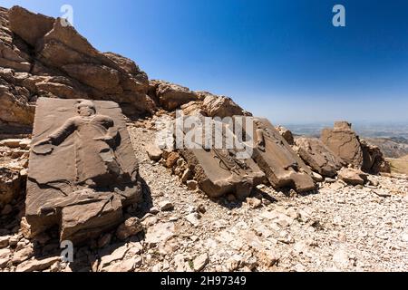 Mont Nemrut, Nemrut Dagi, stèle avec relief à la terrasse ouest, mausolée du Royaume de Commagène, Kahta, province d'Adıyaman, Turquie, Asie Banque D'Images