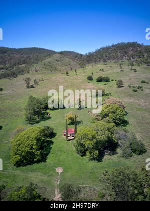 Vue aérienne de l'école d'État historique de Boolboonda près de Gin Gin Queensland Australie Banque D'Images