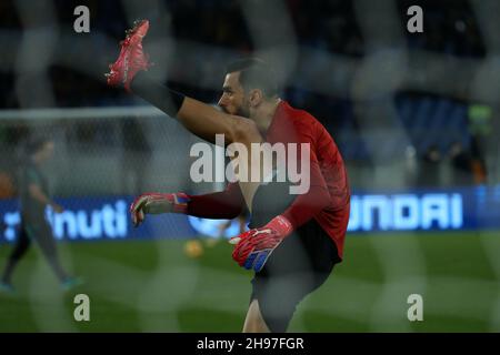 Rome, Italie.4 décembre 2021.Rome, Italie décembre 4 2021.Rui Patricio (Roma) pendant le réchauffement de la série Un match entre AS Roma et Internazionale FC au Stadio Olimpico.(Credit image: © Giuseppe Fama/Pacific Press via ZUMA Press Wire) Banque D'Images