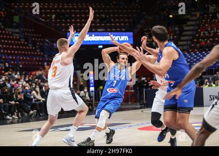 29 novembre 2021, Assago (Milan, Milan, Italie: Stefano Tonut (Italie) en action à la qualification pour la coupe du monde de basket-ball FIBA 2023.l'Italie remporte contre les pays-Bas avec un score de 75 à 73.(Credit image: © Elena Vizzoca/Pacific Press via ZUMA Press Wire) Banque D'Images