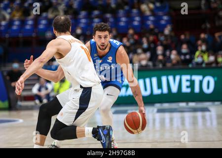 29 novembre 2021, Assago (Milan, Milan, Italie: Raphael Gasparro (Italie) en action à la qualification pour la coupe du monde de basket-ball FIBA 2023.l'Italie remporte contre les pays-Bas avec un score de 75 à 73.(Credit image: © Elena Vizzoca/Pacific Press via ZUMA Press Wire) Banque D'Images