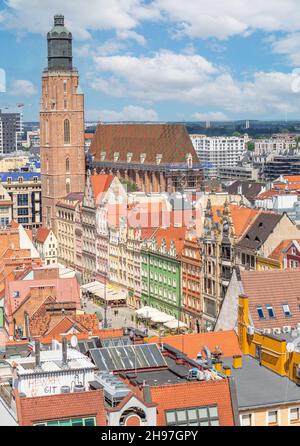 Plus grande ville de Silésie, Wroclaw présente une vieille ville colorée qui devient encore plus incroyable si on la voit depuis le sommet de l'église Sainte-Marie-Madeleine Banque D'Images