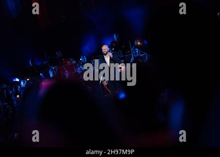 Buenos Aires, Argentine.02e décembre 2021.Abel Pintos se produit pour le public pendant le concert.l'Université de Buenos Aires célèbre son Bicentenaire avec un méga concert gratuit et de grandes figures, à Buenos Aires.(Photo de Manuel Cortina/SOPA Images/Sipa USA) crédit: SIPA USA/Alay Live News Banque D'Images