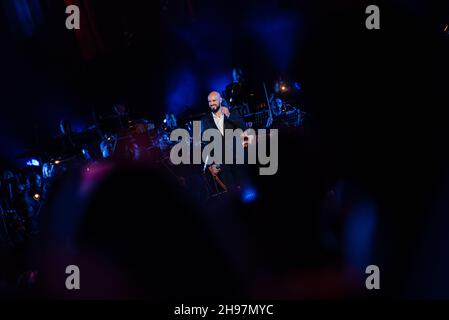 Buenos Aires, Argentine.02e décembre 2021.Abel Pintos se produit pour le public pendant le concert.l'Université de Buenos Aires célèbre son Bicentenaire avec un méga concert gratuit et de grandes figures, à Buenos Aires.Crédit : SOPA Images Limited/Alamy Live News Banque D'Images