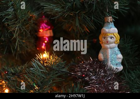 Décoration d'arbre de Noël.Arrière-plan flou.Mise au point sélective. Banque D'Images