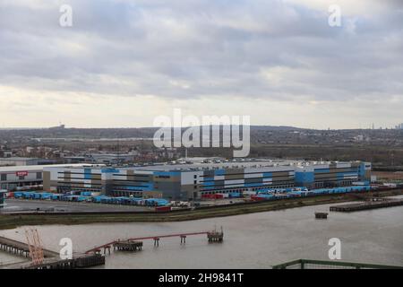 VUE SUR L'ENTREPÔT AMAZON DARTFORD LCY3 À DARTFORD, KENT, ROYAUME-UNI Banque D'Images
