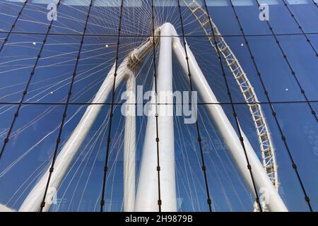 Eau, Dubaï - 30 novembre 2021 : roue Ain ferris dans l'île des bluewaters Banque D'Images