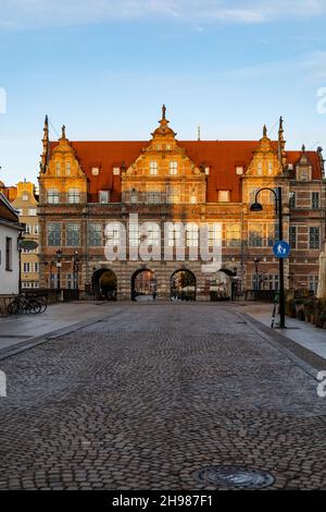 Gdansk, Pologne - octobre 24 2020 : grande porte de la ville appelée Green Gate le matin Banque D'Images