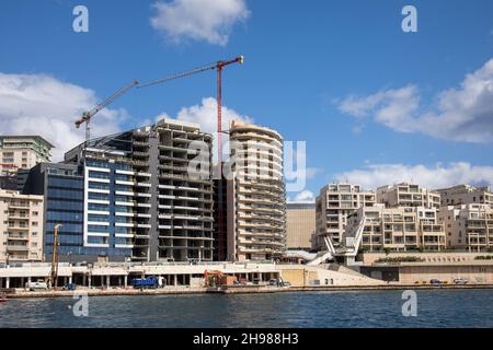 Développement du front de mer à Sliema Malte, Europe. Banque D'Images