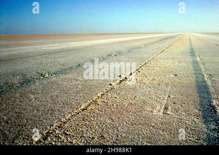 Peinture bleue marquant le cours World Land Speed Record pour Bluebird CN7, Lake Eyre, Australie, 1964. Banque D'Images