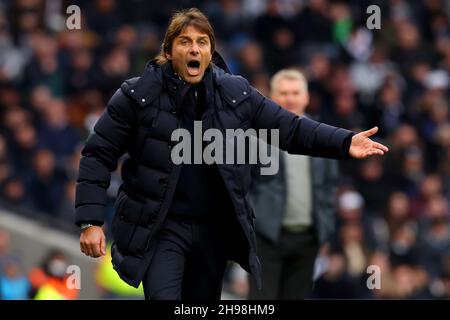 Norwich, Royaume-Uni.5 décembre 2021 ; Stade Tottenham Hotspur.Tottenham, Londres, Angleterre; Premier League football, Tottenham versus Norwich: Tottenham Hotspur Manager Antonio Conte crédit: Action plus Sports Images/Alamy Live News Banque D'Images