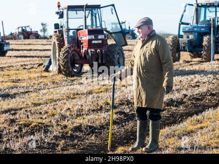 Clonakilty, Cork, Irlande.05e décembre 2021.Patrick O' Donovan, de Leap, regardant le labour au match de l'association West Cork qui a eu lieu sur la ferme de John Futton, Rocksavage, Clonakilty, Co. Cork, Irlande.- photo; David Creedon Banque D'Images