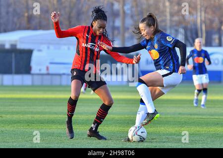 Lindsey Thomas (#19 AC Milan) et Elin Landstrom (#3 Inter) pendant les femmes Serie Un match entre AC Milan et FC Internazionale au Centre sportif Vismara à Milan, Italie Cristiano Mazzi/SPP Banque D'Images