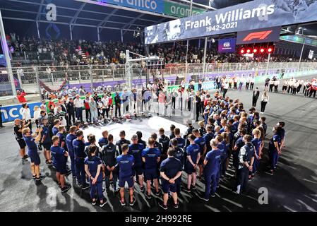 Jeddah, Arabie Saoudite, 05/12/2021, l'équipe Williams Racing et le paddock observent une minute de silence pour Frank Williams.05.12.2021. Championnat du monde de Formule 1, route 21, Grand Prix d'Arabie Saoudite, Jeddah, Arabie Saoudite, Race Day.Le crédit photo doit être lu : images XPB/Press Association. Banque D'Images