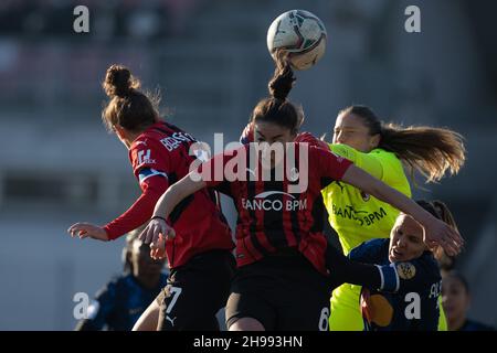 Milan, Italie.05e décembre 2021.Laura Fusetti (AC Milan) en tête lors de l'AC Milan vs Inter - FC Internazionale, football italien série A Women Match à Milan, Italie, décembre 05 2021 crédit: Independent photo Agency/Alay Live News Banque D'Images