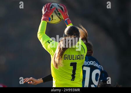 Stade de Vismara, Milan, Italie, 05 décembre 2021,Laura Giuliani (AC Milan) en action pendant l'AC Milan contre Inter - FC Internazionale - football italien Serie A Women Match Banque D'Images