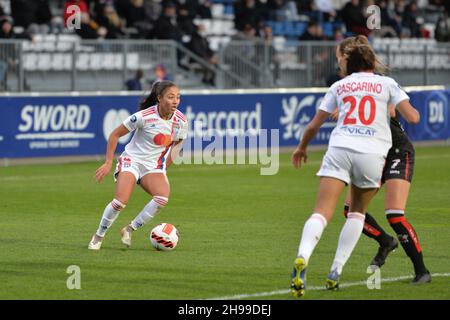 Selma Bacha (4 Lyon) sur le ballon lors du jeu français Womens D1 Arkema entre l'Olympique Lyonnais et le FC Fleury 91 au Centre de formation Groupama OL à Lyon, France.Lyubomir Domozetski/SPP Banque D'Images