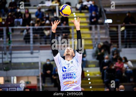 Latina, Italie.05e décembre 2021.Branowicz Michele en haut Volley Cisterna vs Leo Shoes Modène, Volleyball Italien Serie A Men SuperLeague Championship à Latina, Italie, décembre 05 2021 crédit: Independent photo Agency/Alay Live News Banque D'Images