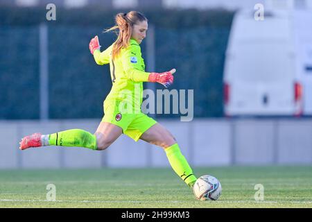 Milan, Italie.05e décembre 2021.Vismara Sports Center, 06.12.21 Goalkeeper Laura Giuliani (#1 AC Milan) pendant les femmes Serie Un match entre AC Milan et FC Internazionale au Vismara Sports Center à Milan, Italie Cristiano Mazzi/SPP crédit: SPP Sport Press photo./Alamy Live News Banque D'Images