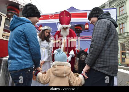 Brno, République tchèque.05e décembre 2021.Atmosphère pendant la fête de Saint Nicolas à Brno, République Tchèque, le 5 décembre 2021.Crédit: Vaclav Salek/CTK photo/Alay Live News Banque D'Images