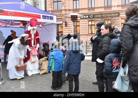 Brno, République tchèque.05e décembre 2021.Atmosphère pendant la fête de Saint Nicolas à Brno, République Tchèque, le 5 décembre 2021.Crédit: Vaclav Salek/CTK photo/Alay Live News Banque D'Images