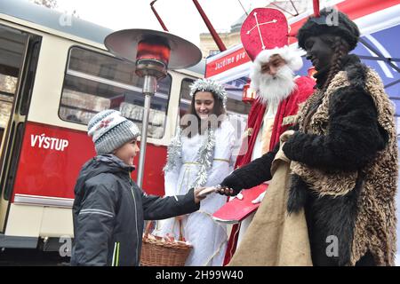 Brno, République tchèque.05e décembre 2021.Atmosphère pendant la fête de Saint Nicolas à Brno, République Tchèque, le 5 décembre 2021.Crédit: Vaclav Salek/CTK photo/Alay Live News Banque D'Images