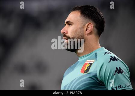 Turin, Italie.05e décembre 2021.Salvatore Sirigu de Gênes CFC regarde pendant la série Un match de football 2021/2022 entre Juventus FC et Gênes CFC au stade Juventus de Turin (Italie), le 5 décembre 2021.Photo Federico Tardito/Insidefoto Credit: Insidefoto srl/Alay Live News Banque D'Images