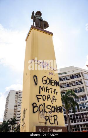 Goias, Goias, Brésil – 04 décembre 2021 : photo de la statue qui se trouve en plein milieu de la place Bandeirante à Goiania. Banque D'Images