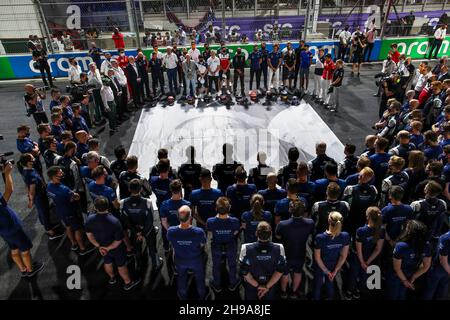 Djeddah, Arabie Saoudite.5 décembre 2021.Les pilotes et les membres de l'équipe observent un silence de quelques minutes en hommage au regretté Sir Frank Williams, Grand Prix de F1 d'Arabie saoudite, sur le circuit de la corniche de Jeddah, le 5 décembre 2021 à Jeddah, en Arabie Saoudite.(Photo de HOCH ZWEI) crédit: dpa/Alay Live News Banque D'Images