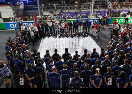 Djeddah, Arabie Saoudite.5 décembre 2021.Les pilotes et les membres de l'équipe observent un silence de quelques minutes en hommage au regretté Sir Frank Williams, Grand Prix de F1 d'Arabie saoudite, sur le circuit de la corniche de Jeddah, le 5 décembre 2021 à Jeddah, en Arabie Saoudite.(Photo de HOCH ZWEI) crédit: dpa/Alay Live News Banque D'Images