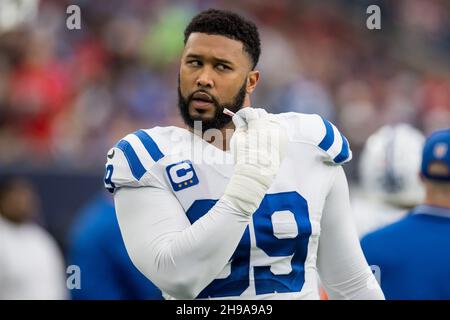 Houston, Texas, États-Unis.5 décembre 2021.Indianapolis Colts Stadéfensive Tackle DeForest Buckner (99) avant un match de football NFL entre les Indianapolis Colts et les Houston Texans au NRG Stadium à Houston, Texas.Le Colts a gagné le jeu 31 à 0.Trask Smith/CSM/Alay Live News Banque D'Images
