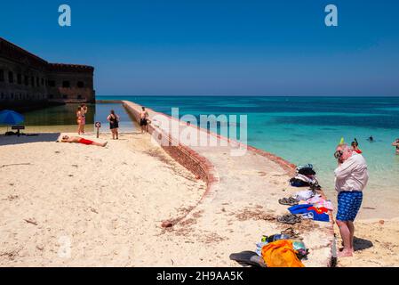 Ruines du quai de Coaling Nord et zone de baignade.Parc national de Dry Tortugas, à la sortie de Key West, Floride, États-Unis. Banque D'Images