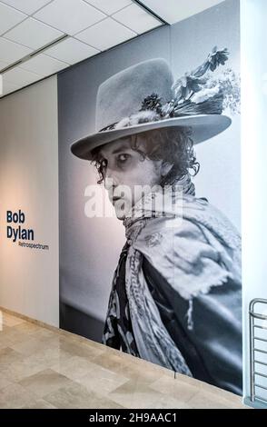 Miami, Floride, États-Unis.05e décembre 2021.L'œuvre de Bob Dylan est exposée à 'Retrospectrum', la plus grande et la plus complète exposition de ses peintures, dessins, ironnwork et éphémère jamais monté aux États-Unis.L'exposition au Patricia and Phillip Frost Art Museum de l'Université internationale de Floride, se déroule jusqu'au 17 avril 2022.Toutes les œuvres sont protégées par le copyright de Bob Dylan et avec la permission de Bob Dylan Studio 1973-2021.(Credit image: © Brian Cahn/ZUMA Press Wire) Banque D'Images