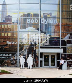 Miami, Floride, États-Unis.05e décembre 2021.L'œuvre de Bob Dylan est exposée à 'Retrospectrum', la plus grande et la plus complète exposition de ses peintures, dessins, ironnwork et éphémère jamais monté aux États-Unis.L'exposition au Patricia and Phillip Frost Art Museum de l'Université internationale de Floride, se déroule jusqu'au 17 avril 2022.Toutes les œuvres sont protégées par le copyright de Bob Dylan et avec la permission de Bob Dylan Studio 1973-2021.(Credit image: © Brian Cahn/ZUMA Press Wire) Banque D'Images