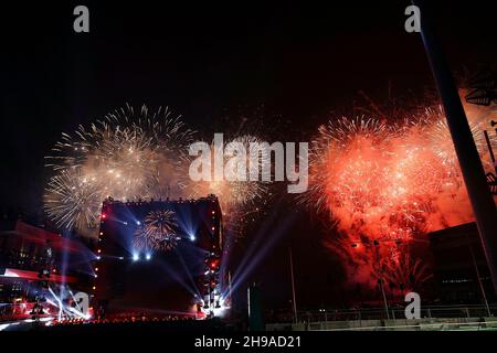 Jeddah, Arabien saoudien.05e décembre 2021.05.12.2021, circuit de la corniche de Jeddah, Jeddah, Grand Prix de Formule 1 d'Arabie Saoudite, sur la photo, le feu d'artifice final est exposé sur le circuit de course de Jeddah.Credit: dpa/Alay Live News Banque D'Images