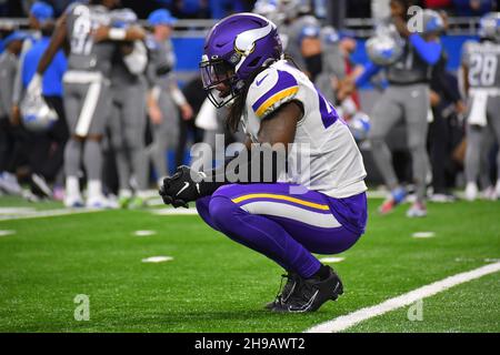 DETROIT, MI - DÉCEMBRE 5 : Minnesota Vikings S (44) Josh Metellus prend le temps de réfléchir après le score des Detroit Lions sans avoir à rester de temps pendant le match NFL entre Minnesota Vikings et Detroit Lions le 5 décembre 2021 au Ford Field de Detroit, MI (photo d'Allan Dranberg/CSM) crédit :CAL Sport Media/Alamy Live News Banque D'Images