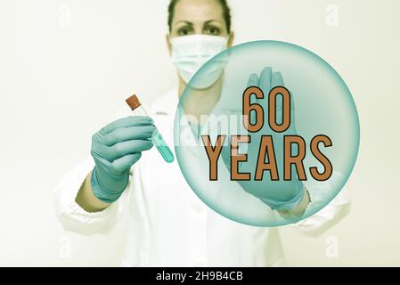 Affiche affichant 60 ans.Photo conceptuelle c'est le début d'une époque dorée commémorant une journée spéciale d'étude des médicaments découverts analyse Banque D'Images