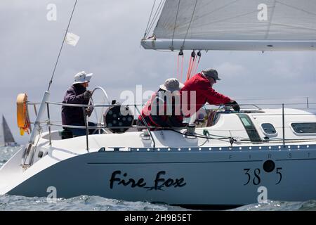 Les yachts à quille fixe sont vus en compétition lors de la série australienne de la voile 2021/22 à Port Phillip Bay, Melbourne. Banque D'Images